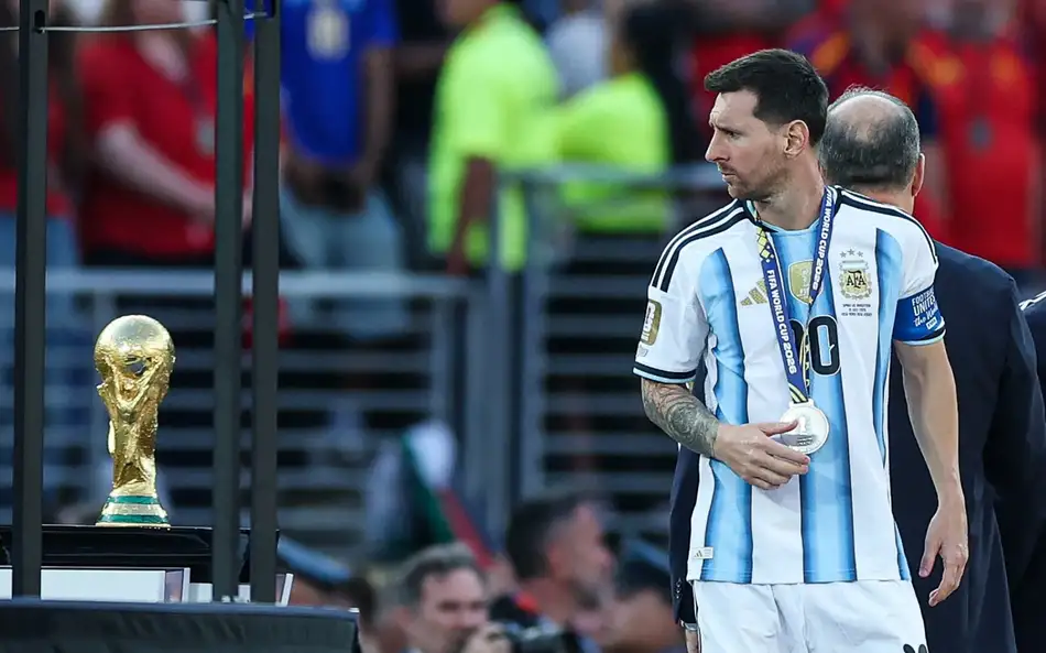 Messi sucumbe no primeiro duelo profissional contra sua “terra quase natal”